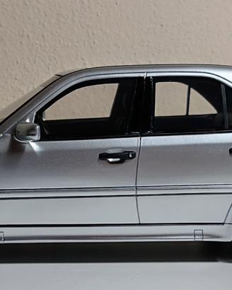 Mercedes Benz C36 AMG W202 - Ottomobile 1/18.
