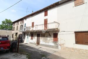 CASA SEMINDIPENDENTE A CADELBOSCO DI SOPRA