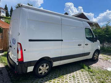 Nissan nv400