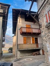 Porzione di casa indipendente Comano terme