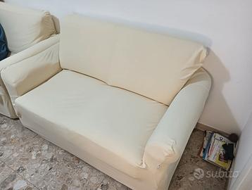 divano usato 2 posti in tessuto beige ben tenuto