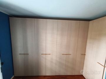 Grande Armadio Angolare in Legno Chiaro