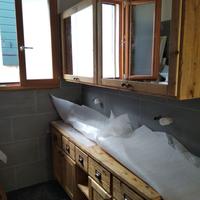 bagno con pensile in abete vecchio ante cassetti