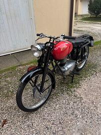 Moto Gilera completamente restaurata