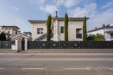 VILLA SINGOLA A CASTELFRANCO EMILIA