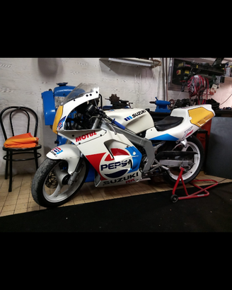 Suzuki rg 125 pista