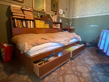 Letto vintage con libreria e cassetti contenitori
