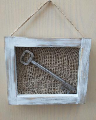 targa in legno con chiave antica shabby
