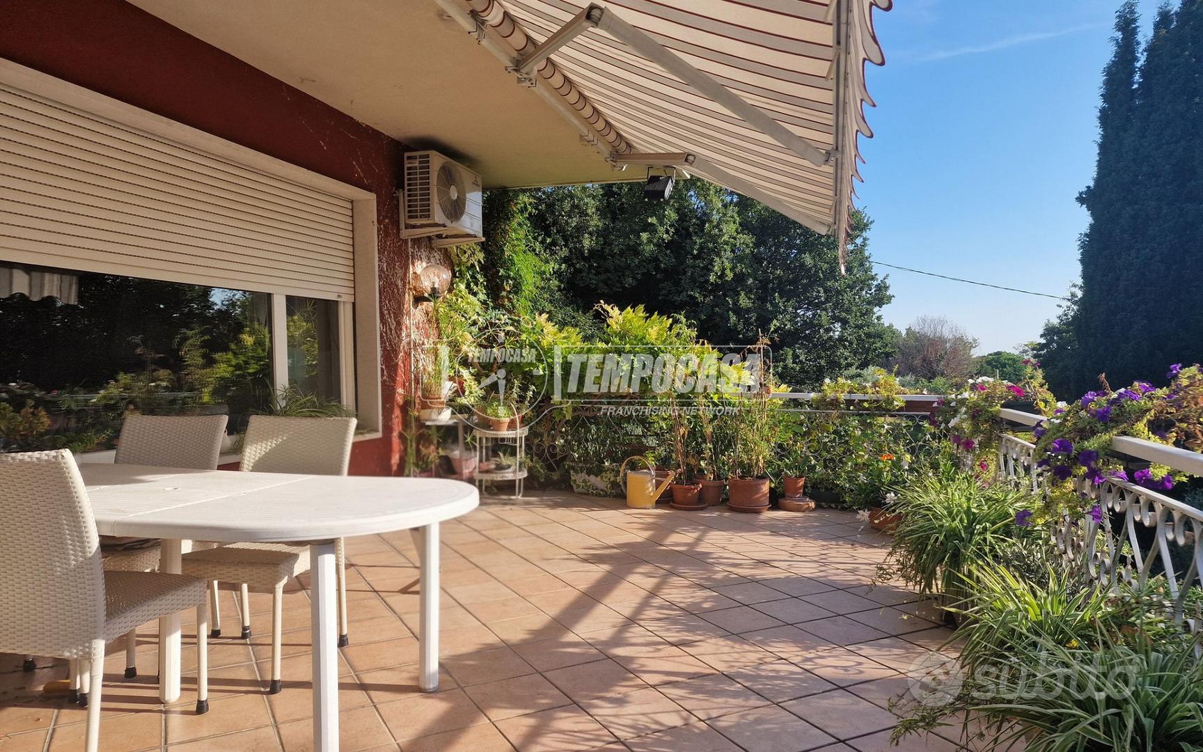 VILLA DEI SOGNI IMMERSA NEL VERDE E NELLA TRANQUIL - Vista 6