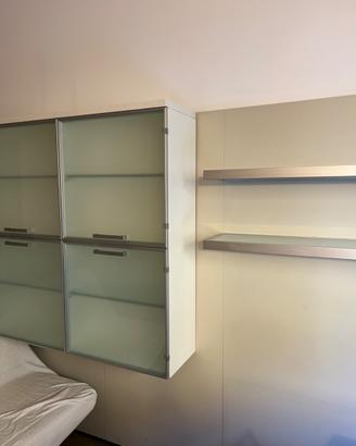 Struttura a muro pannelli, credenza, mensole vetro