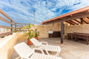 Casa al primo piano con terrazza panoramica e sol
