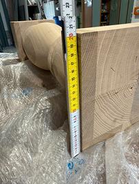 Basamento in legno tornito