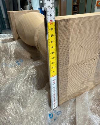 Basamento in legno tornito