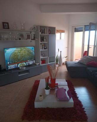 Salotto Completo: Divano, Parete TV e Tavolino