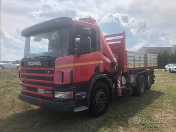 SCANIA 94 D 300 RIBALTABILE TRILATERALE CON GRU