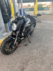 Ducati Diavel 1200 2011 –11.500 km