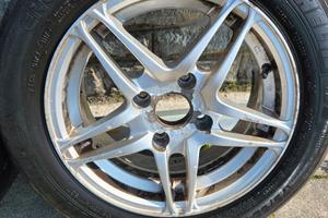 Cerchi n lega con gomme