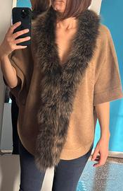 Maglione poncho con pelliccia di volpe