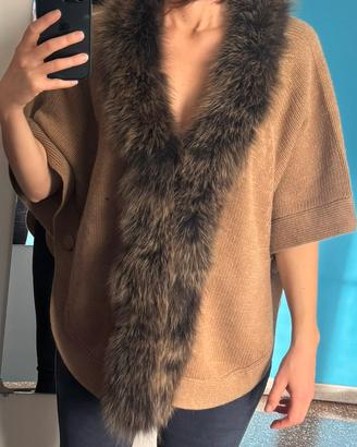 Maglione poncho con pelliccia di volpe