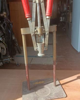 Tappatrice manuale a 2 leve per tappi in sughero