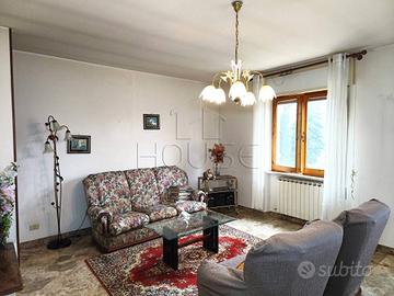 Appartamento di 120 m² con 3 locali e posto auto a