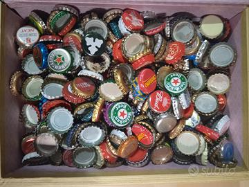 collezione di circa 400 tappi di birre