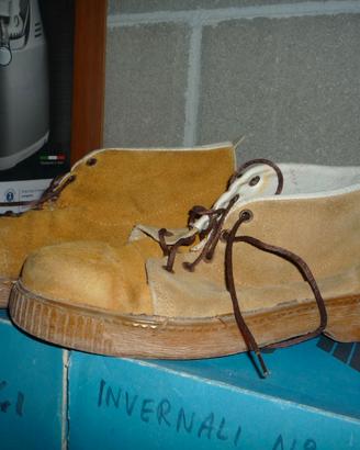 Scarpe e stivali da lavoro usati