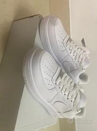 Nike Air Force 1 07 Classic Low-Top Sneakers 39