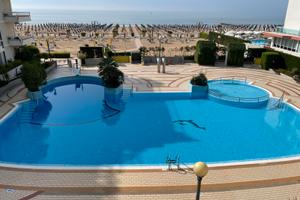 Jesolo 2 camere fronte mare con piscina e terrazza