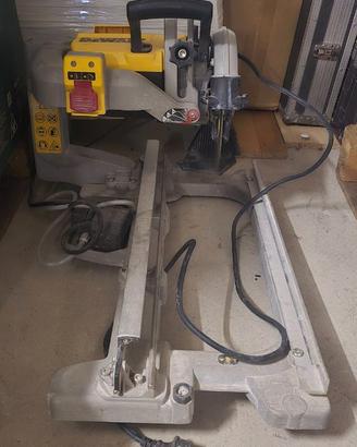 Taglia piastrelle ad acqua e cavalletto DeWalt