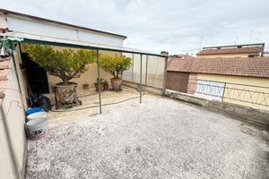 Porzione di bifamiliare 195 mq Terr. Giard. UV/582