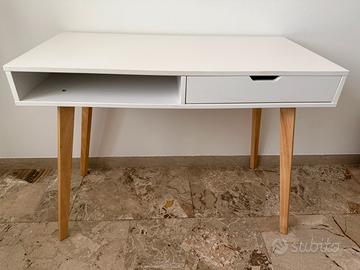Scrivania Jysk Tamholt bianca naturale