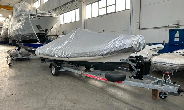 Gommone con carrello