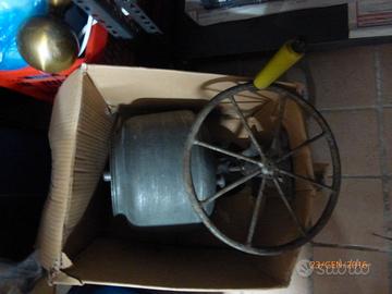 COLLEZIONI- MACCHINA MANUALE PER FARE BURRO ANTICA