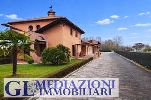 Villa con magazzini a Noale Rif. GL1606