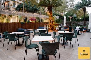 Negozio con terrazzo in Via della Libertà