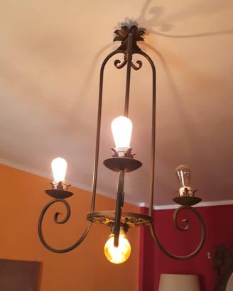 Lampadario in ferro battuto 