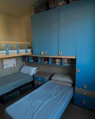 Cameretta 3 posti letto con ponte,armadio,scrivani