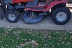 Trattore taglia erba idrostatico