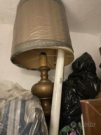 Lampada da terra vintage in ottone