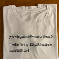 Tshirt B&C con scritta ricamata