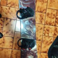tavola snowboard con attacchi 