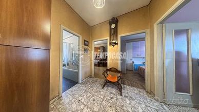 AMPIO TRILOCALE PIANO ALTO CON DUE BALCONI