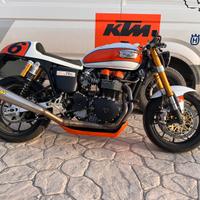 Thruxton 900