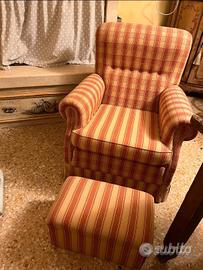 Poltrona bergère vintage con pouf coordinato 