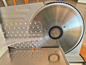 Affettatrice Clatronic elettrica
