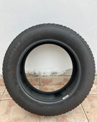 4 gomme Mchelin Crossclimate 185/65 R15 92T usate