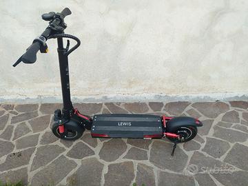 Monopattino elettrico Majestic Lewis 