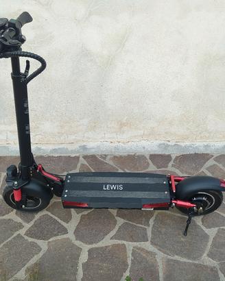 Monopattino elettrico Majestic Lewis 