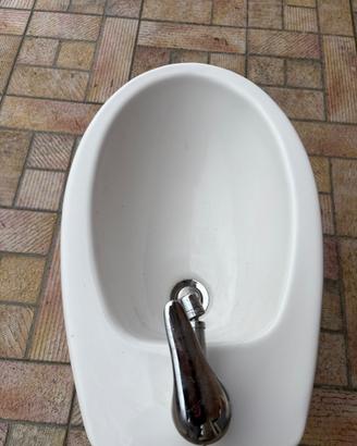 Bidet, gabinetto e lavandino